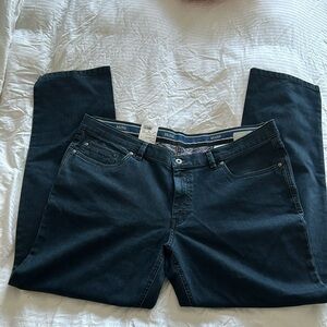 NWT Hiltl  size 28 (42/32 US)dark wash jeans.